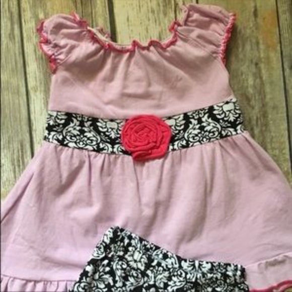 Light Pink With Black & White Design Matching Set - Picture 2 of 6